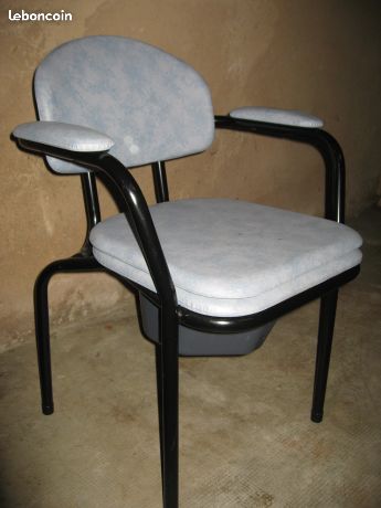 chaise percée.jpg