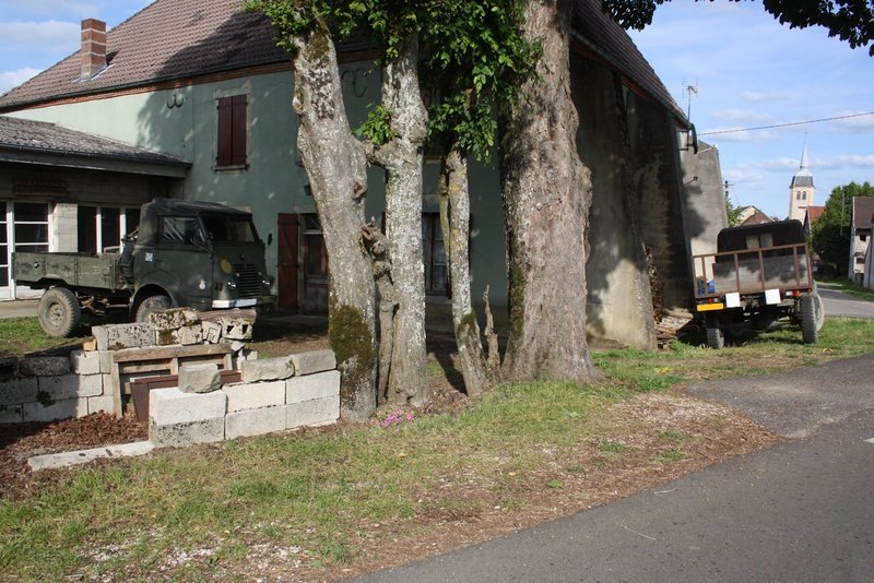 R 2087 deux au travail.jpg