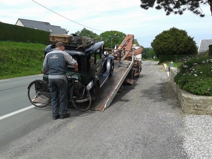 Mona en panne Tour de Bretagne 2014 photo Pyc - Copie.jpg