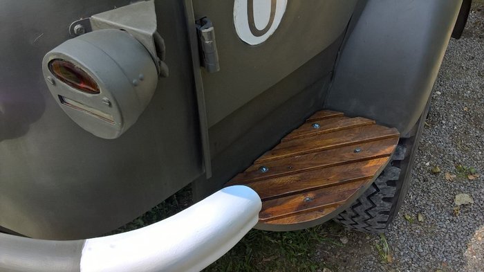 R2087 marche pieds Gérard G. vernis 7 sept 2019.jpg