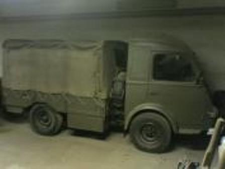 Renault 4 X 2 bâché.jpg
