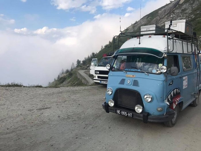 Estafette vs T3.jpg