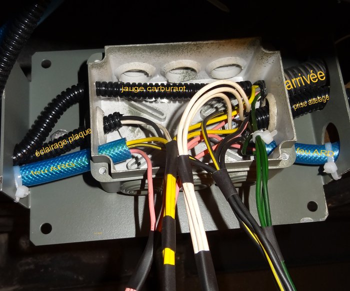 Cablage Boitier arriere 4X2.jpg