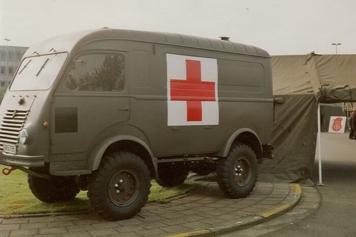 R2067ambulance.jpg