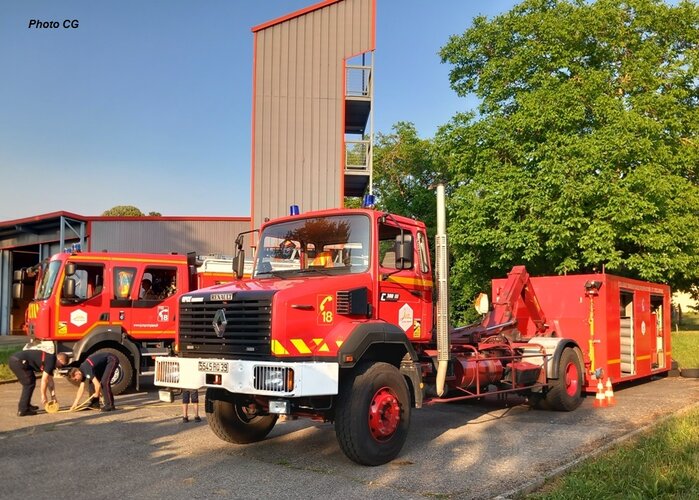 Beaufort du Jura  Renault C300 Cellule d assistance respiratoire et d'éclairage.jpg