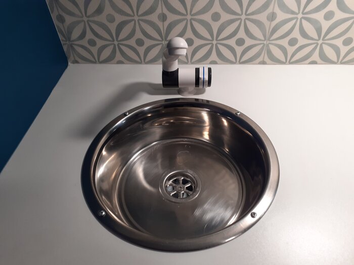 pompbak met kraan.jpg