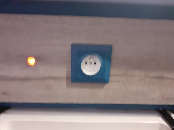 goelette prise met controlelamp.jpg