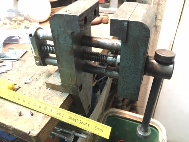 étau.JPG