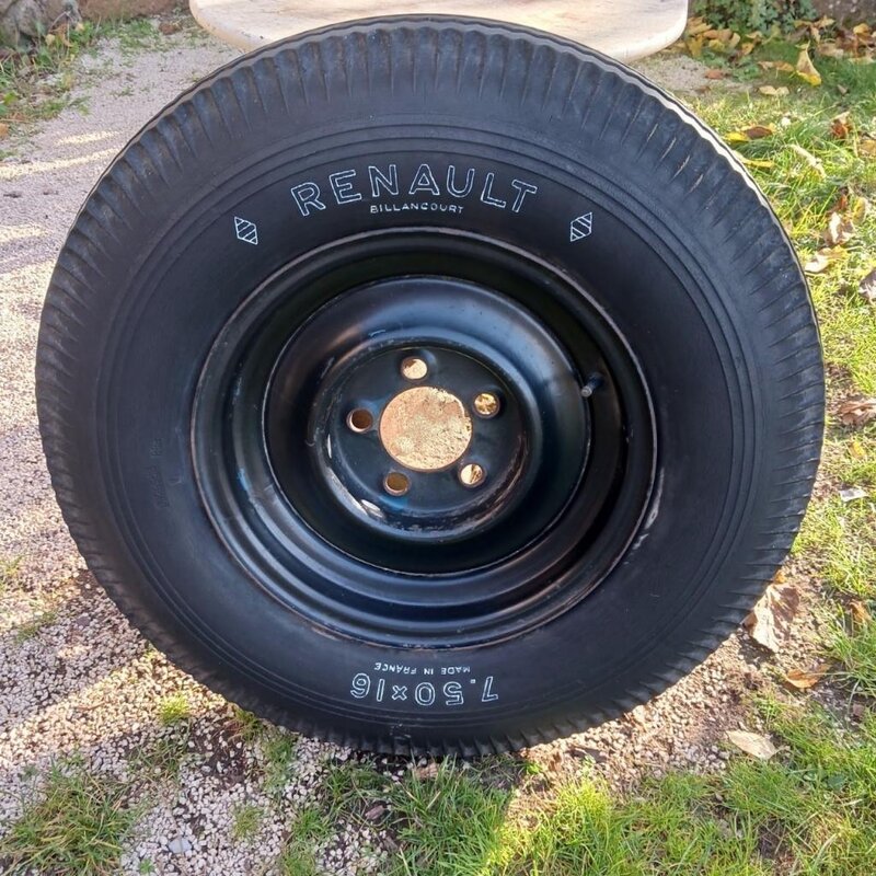 pneu renault.jpg