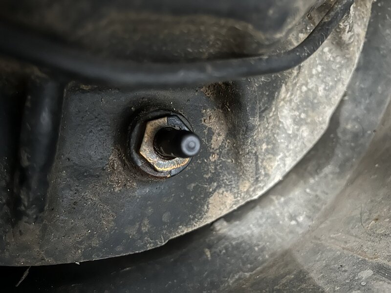 Staubschutzkappe Entlüftungschraube 01.jpg